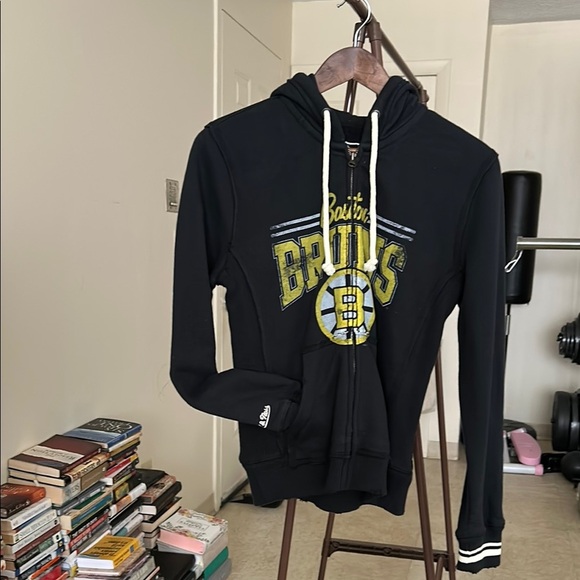 NWT Mitchell & Ness women’s NHL Boston Bruins Hoodie Distressed look Size Small - Picture 1 of 11